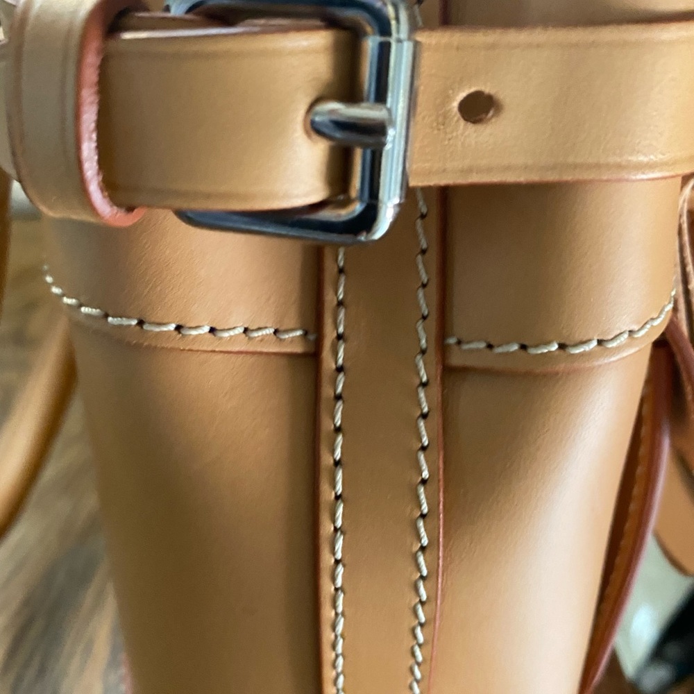 Downey and Bourke natural leather cross over bag - Picture 5 of 8